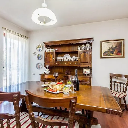 House Ermanna Vakantiehuis Pula